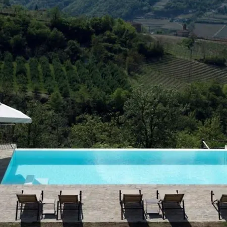 בית נופש Stone House In Piedmont With Infinity Pool *